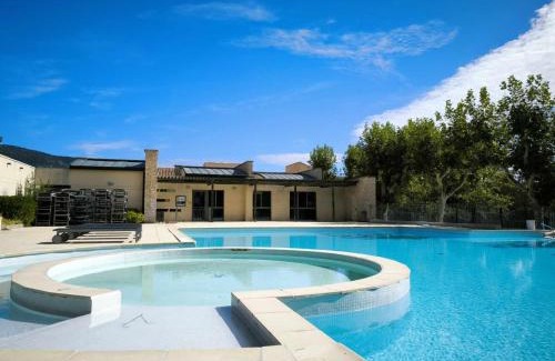 Saumane-de-Vaucluse Apartamento | Appartement T2 magnifique vue sur golf avec climatisation avec piscine