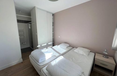 Cambo-les-Bains Apartamento | Appartement T1 bis à Cambo, proche thermes et centre, RDC, terrasse, parking, internet, animal toléré - FR-1-495-12