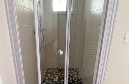 Cambo-les-Bains Apartamento | Appartement T1 bis à Cambo, proche thermes et centre, RDC, terrasse, parking, internet, animal toléré - FR-1-495-12