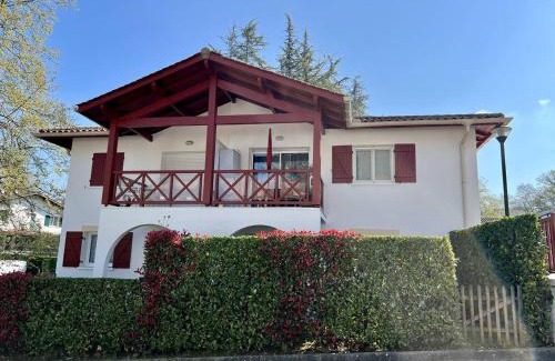 Cambo-les-Bains Apartamento | Appartement T1 Bis avec jardin privé et piscine, 4 pers, Cambo-les-Bains - FR-1-495-13