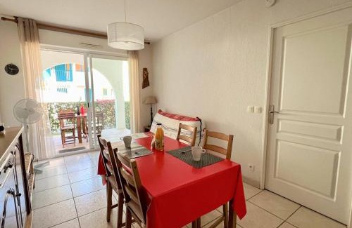 Cambo-les-Bains Apartamento | Appartement T1 Bis avec jardin privé et piscine, 4 pers, Cambo-les-Bains - FR-1-495-13