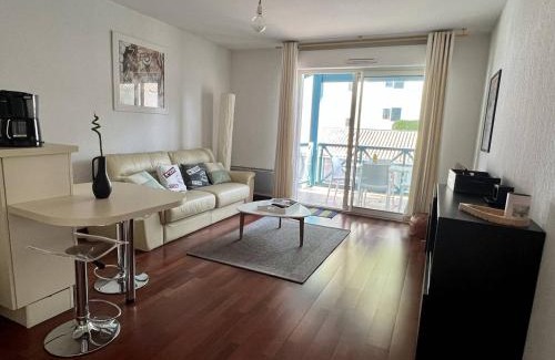 Cambo-les-Bains Apartamento | Appartement T2 à Cambo-les-Bains avec piscine, terrasse et parking privé, proche des thermes - FR-1-495-82