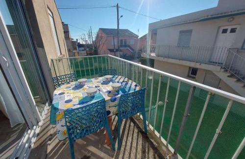 Marseillan Plage Apartamento | Appartement T2 à Marseillan Plage : terrasse, jardin, parking, proche plage et commerces - FR-1-326-796