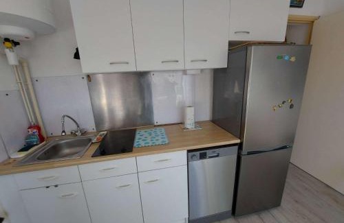 Marseillan Plage Apartamento | Appartement T2 à Marseillan Plage : terrasse, jardin, parking, proche plage et commerces - FR-1-326-796