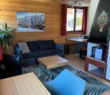 La Clusaz Apartamento | Appartement T2 ambiance chalet centre village proche des commerces et des pistes WIFI