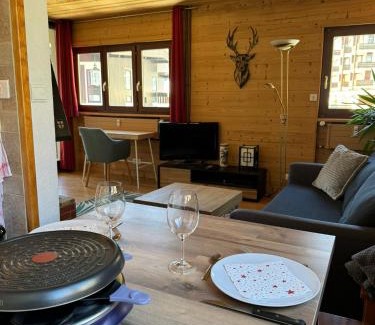 La Clusaz Apartamento | Appartement T2 ambiance chalet centre village proche des commerces et des pistes WIFI