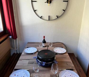 La Clusaz Apartamento | Appartement T2 ambiance chalet centre village proche des commerces et des pistes WIFI