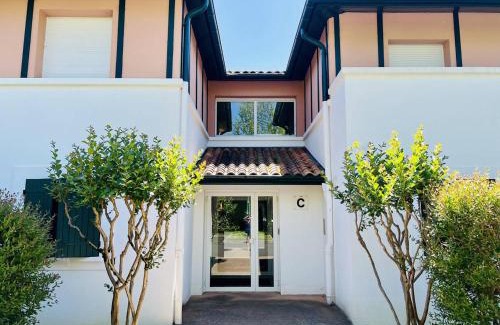 Cambo-les-Bains Apartamento | Appartement T2 avec Piscine, Proche Thermes, Parking Souterrain et Terrasse - Cambo-les-Bains - FR-1-495-72