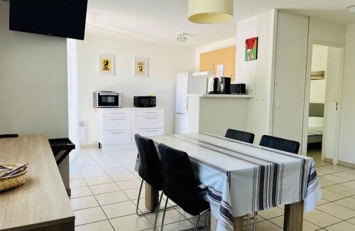 Cambo-les-Bains Apartamento | Appartement T2 avec Piscine, Proche Thermes, Parking Souterrain et Terrasse - Cambo-les-Bains - FR-1-495-72