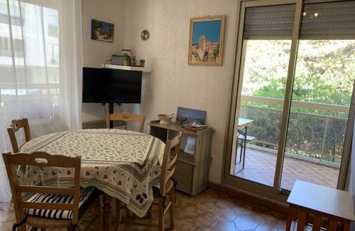 Toulon - Hyeres Apartamento | Appartement T2 Cabine avec Grande Terrasse, Proche Port, Plages et Commerces, Parking Inclus - FR-1-335-178