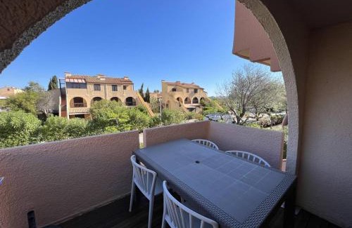 Port Leucate Apartamento | Appartement T2 climatisé, rénové, proche plage, avec terrasse et parking - Port Leucate - FR-1-81-586