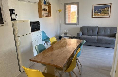 Port Leucate Apartamento | Appartement T2 climatisé, rénové, proche plage, avec terrasse et parking - Port Leucate - FR-1-81-586