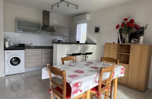 Cambo-les-Bains Apartamento | Appartement T2 Confortable avec Terrasse, Proche Centre Ville et Thermes, Cambo-les-Bains - FR-1-495-30