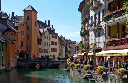 Annecy-le-Vieux Apartamento | Appartement T2 de 60m² à Annecy-le-Vieux, grande terrasse aménagée, proche lac et commerces - FR-1-432-74