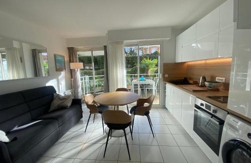 Arcachon Apartamento | Appartement T2 en Front de Mer à Arcachon, Accès Direct Plage, Parking, Animaux Admis - FR-1-374-201