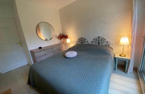 Arcachon Apartamento | Appartement T2 en Front de Mer à Arcachon, Accès Direct Plage, Parking, Animaux Admis - FR-1-374-201