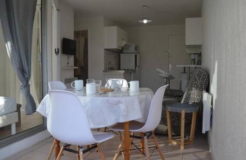 Saint-Cyprien Plage Apartamento | Appartement T2 en Rez-de-Chaussée avec Terrasse et Parking à Saint-Cyprien - FR-1-225D-472