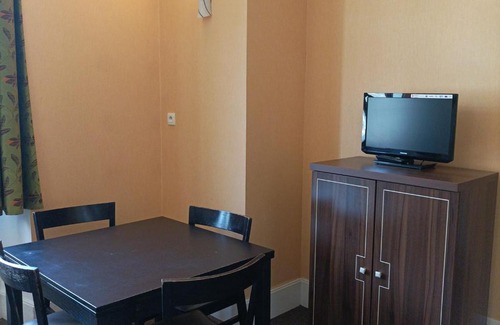 Jausiers Apartamento | Appartement T3 dans Château avec Piscine et Sauna à Jausiers - 6 pers, 55m² - FR-1-165B-32