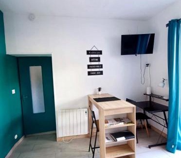 Lamalou-les-Bains Apartamento | Appartement tout équipé avec terrasse à 600m du centre thermal
