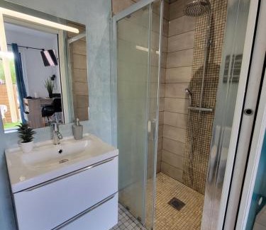 Lamalou-les-Bains Apartamento | Appartement tout équipé avec terrasse à 600m du centre thermal