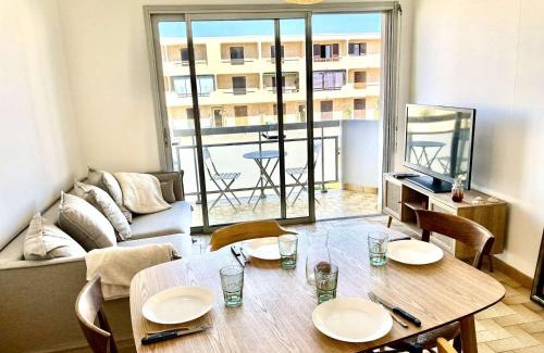 Port-la-Nouvelle Apartamento | Appartement traversant, proche plage, 2 balcons, pets ok, ménage inclus, jusqu’à 8 pers, Port-la-Nouvelle - FR-1-229C-94