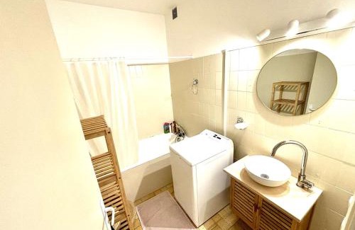Port-la-Nouvelle Apartamento | Appartement traversant, proche plage, 2 balcons, pets ok, ménage inclus, jusqu’à 8 pers, Port-la-Nouvelle - FR-1-229C-94