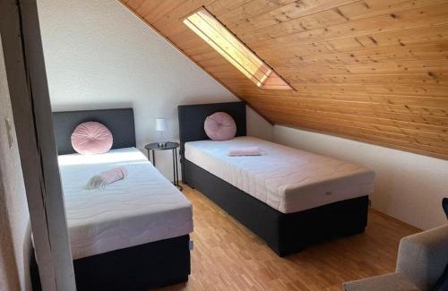 Hofheim in Unterfranken Apartamento | Appartio - Ferienwohnung "Dorfblick" Dachgeschoss - 6 Personen - Netflix - Waschmaschine