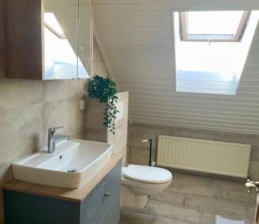 Hofheim in Unterfranken Apartamento | Appartio - Ferienwohnung "Dorfblick" Dachgeschoss - 6 Personen - Netflix - Waschmaschine