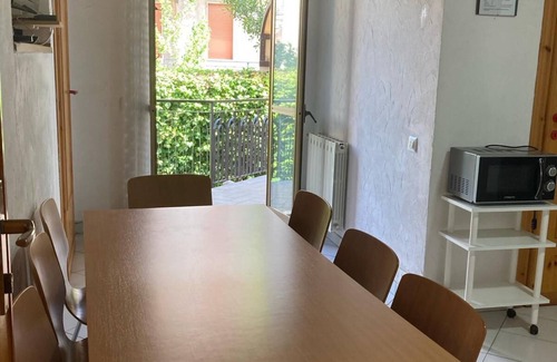 Gianola Apartamento | Amplio apartamento en la villa lidia 1er piso para 8 personas con gr. terraza cubierta