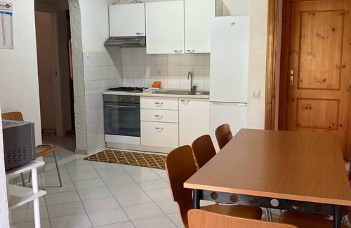Gianola Apartamento | Amplio apartamento en la villa lidia 1er piso para 8 personas con gr. terraza cubierta