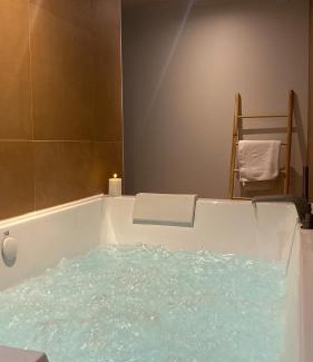 Centre Ville Apartamento | Appartment with terrace and Jacuzzi Pyramid view