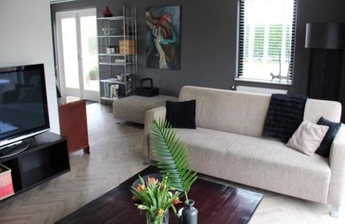 Breskens Casa | Appealing bungalow with garden