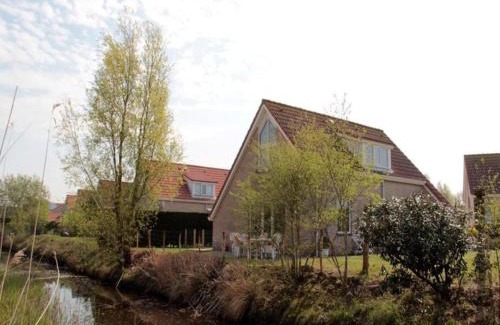 Breskens Casa | Appealing bungalow with garden