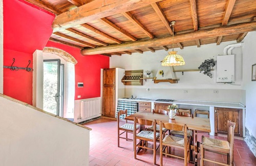 Dicomano Casa | Atractiva casa con piscina