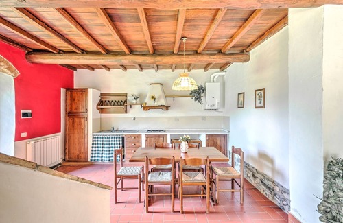 Dicomano Casa | Atractiva casa con piscina