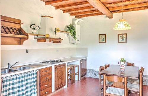 Dicomano Casa | Atractiva casa con piscina