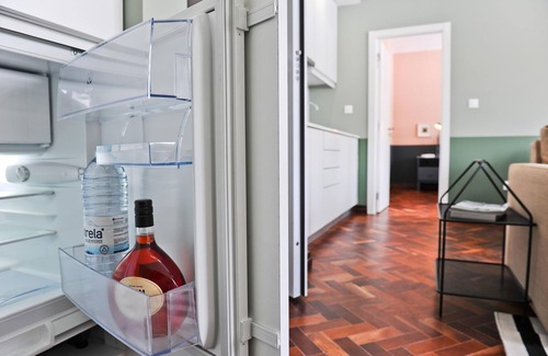 Santo Antonio Apartamento | Apperol Lisbon Escape - by Misha s Place 2A