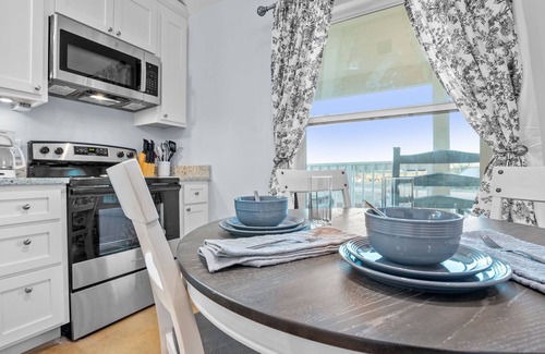 Fredericksburg Cabina | Appian Way Maltese Cottage - Private Hot Tub - 4 min. to downtown - Wildlife