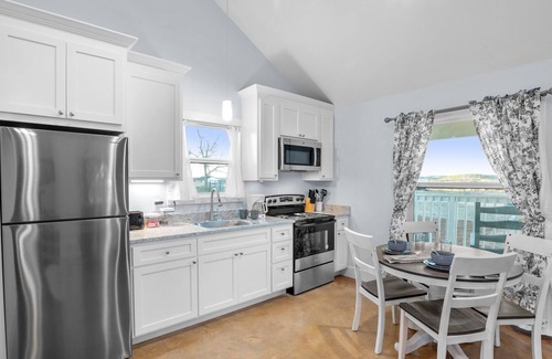 Fredericksburg Cabina | Appian Way Maltese Cottage - Private Hot Tub - 4 min. to downtown - Wildlife