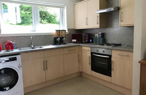 Fort William Apartamento | Appin, Beautiful Lochside Apartment with Balcony