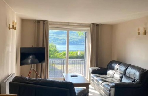 Fort William Apartamento | Appin, Beautiful Lochside Apartment with Balcony