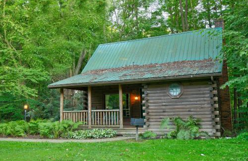 Millersburg Casa | Apple Blossom Cabin by Amish Country Lodging