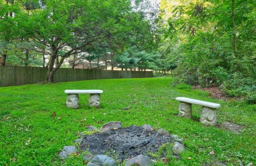 Millersburg Casa | Apple Blossom Cabin by Amish Country Lodging