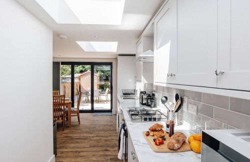 Henley Casa | Apple Blossom - From 125 Per Night