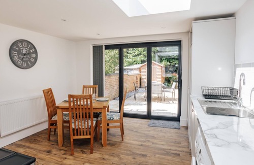 Henley Casa | Apple Blossom - From 125 Per Night