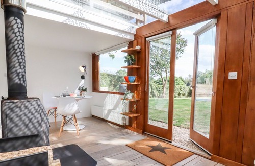 Rendcomb Cabaña | APPLE COTTAGE, romantic, with a garden in Chedworth