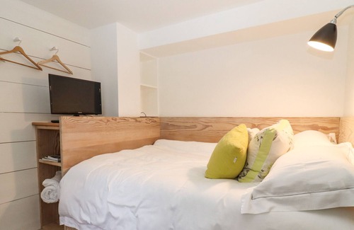 Rendcomb Cabaña | APPLE COTTAGE, romantic, with a garden in Chedworth