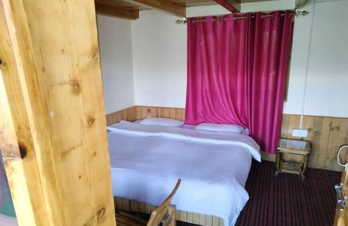 Naggar Otro | Apple farm stay with A Breathtaking views