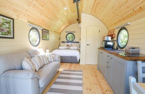 Ford Casa | Apple Pod