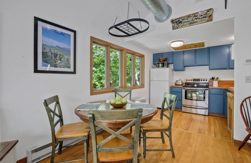 New Paltz Casa | Apple-Pumpkin Picking! Private 3-bedroom home bordering the Mohonk Preserve